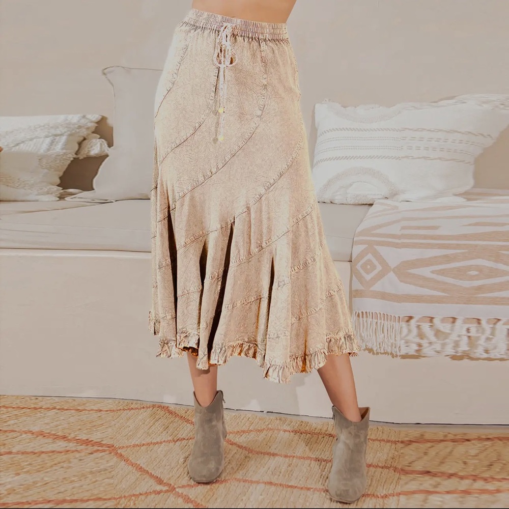 Elegant Beige Women's Skirt